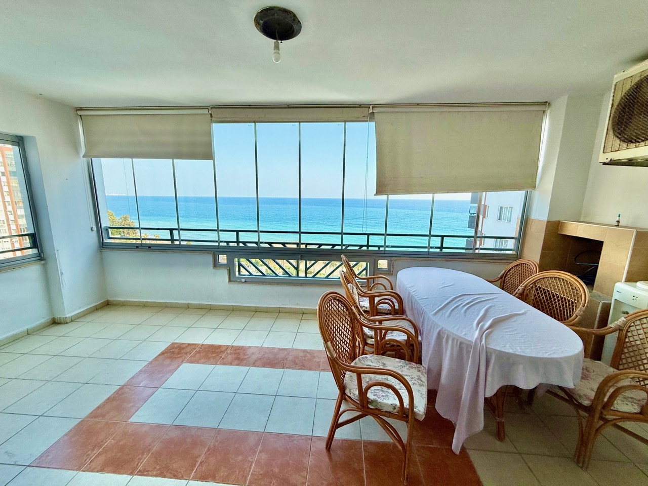 Wohnung 4+1 in der ersten Reihe in Mersin mit Aufenthaltsgenehmigung - L39514v