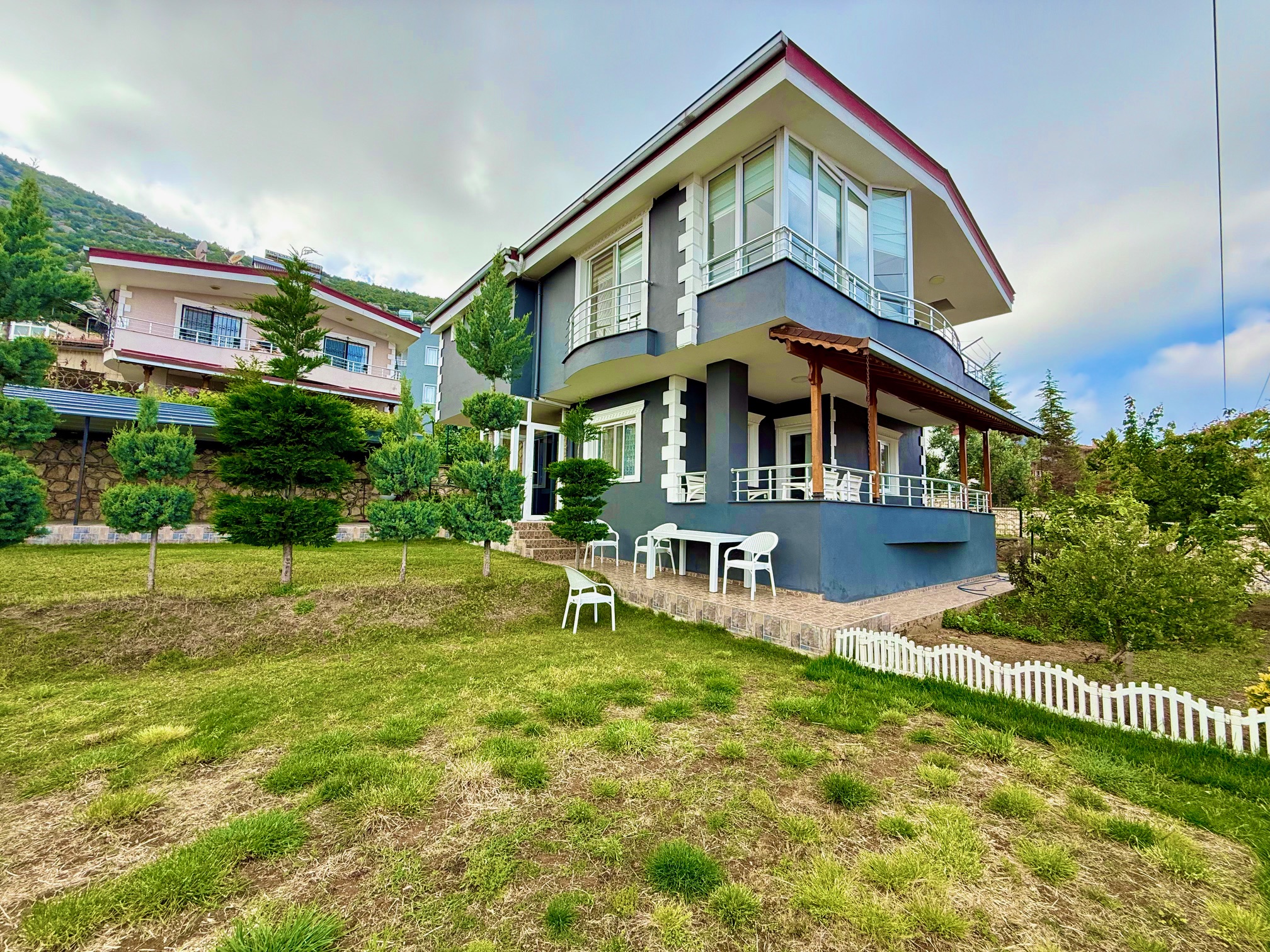 Mountain villa with a well -groomed territory 3+1 in Enishekhir, Mersin - FT75182