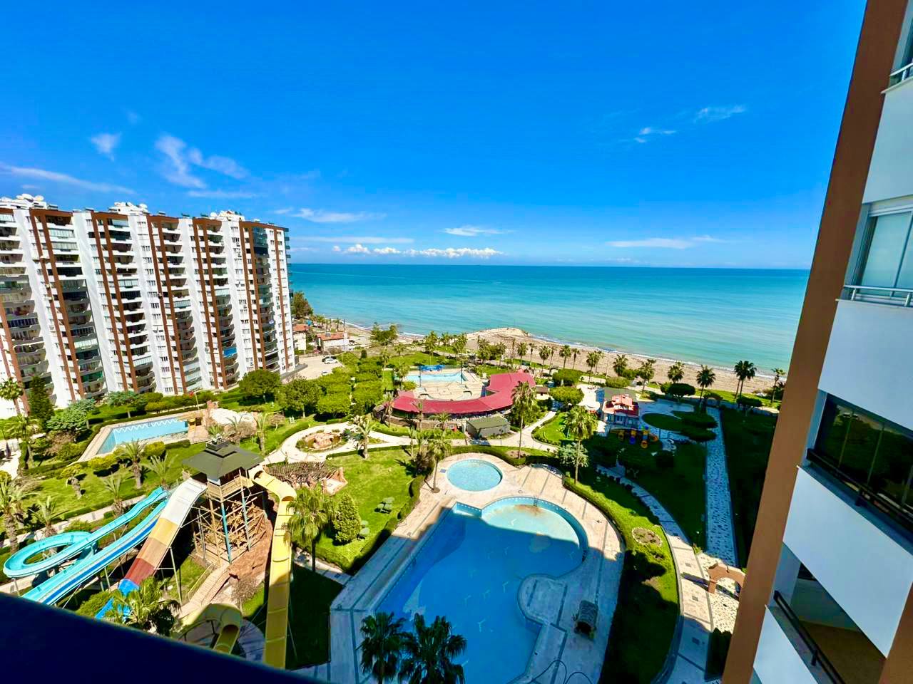 Large 3+1 apartment on the first line in Mersin, Cesmeli - Sd10033w