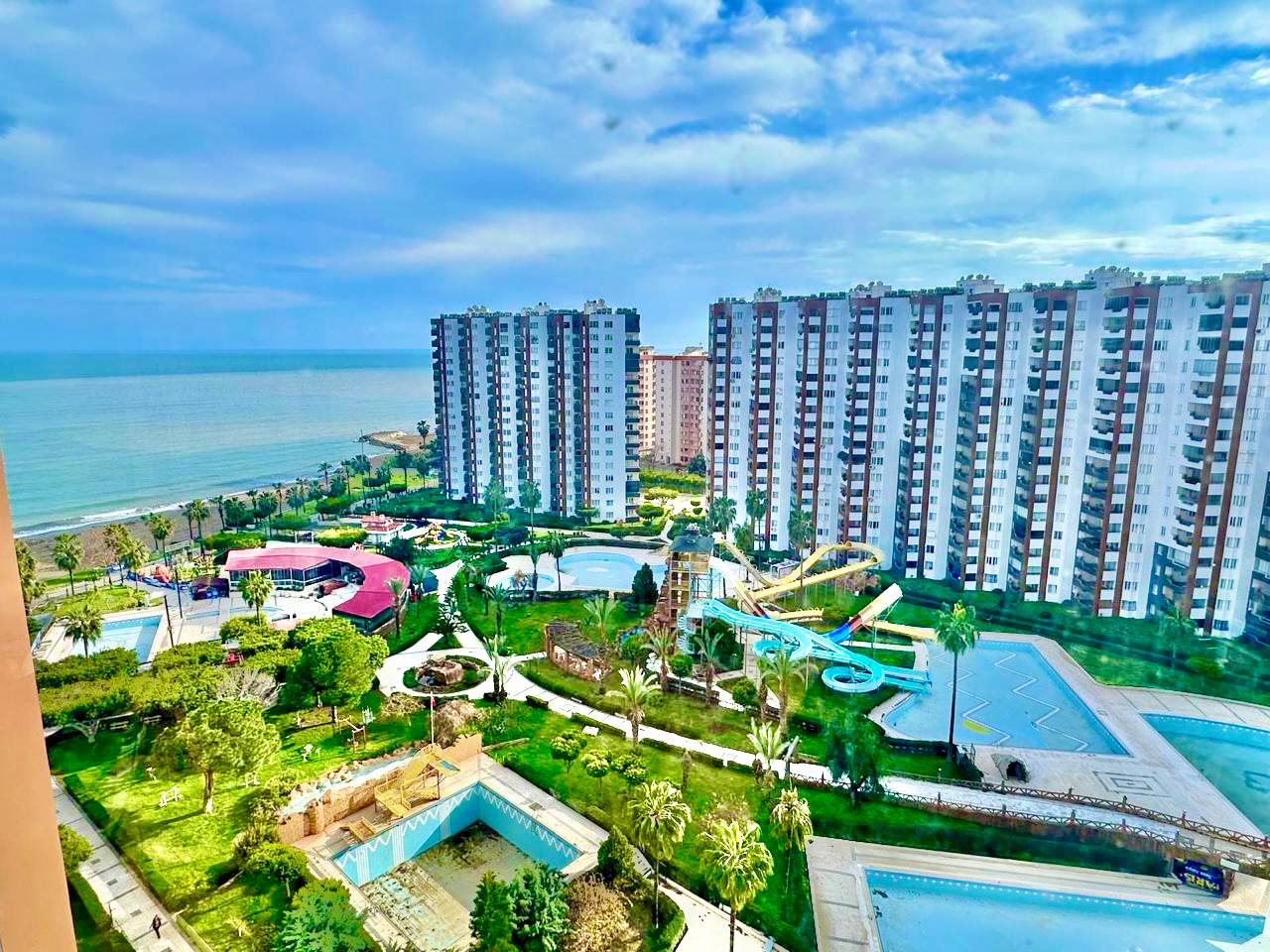 Spacious 3+1 apartment on the first coastline in Cesmeli, Mersin - Sd11572w