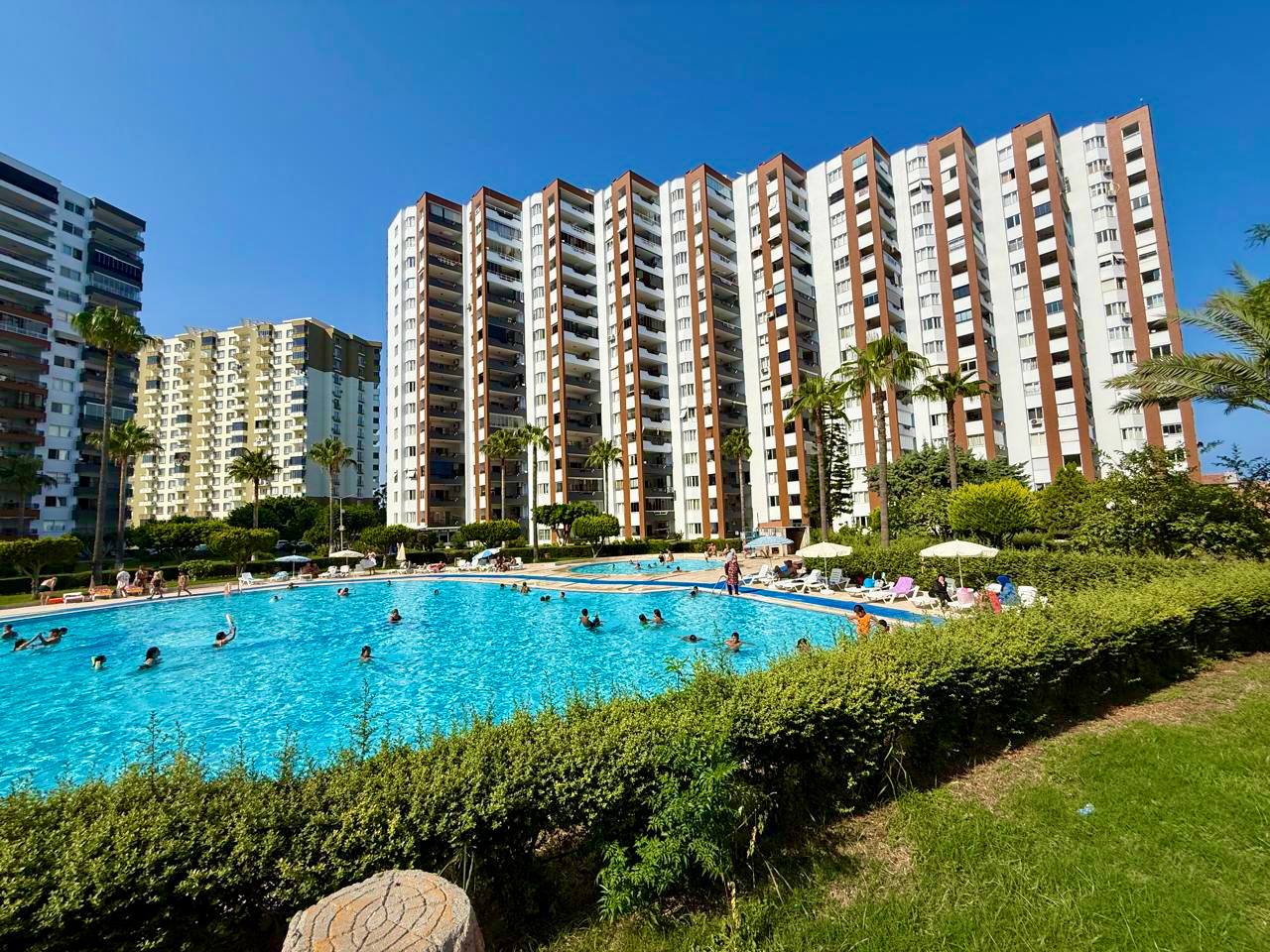 Wohnung 3+1 für Aufenthaltsgenehmigung in Cesmeli, Mersin - AL31115v