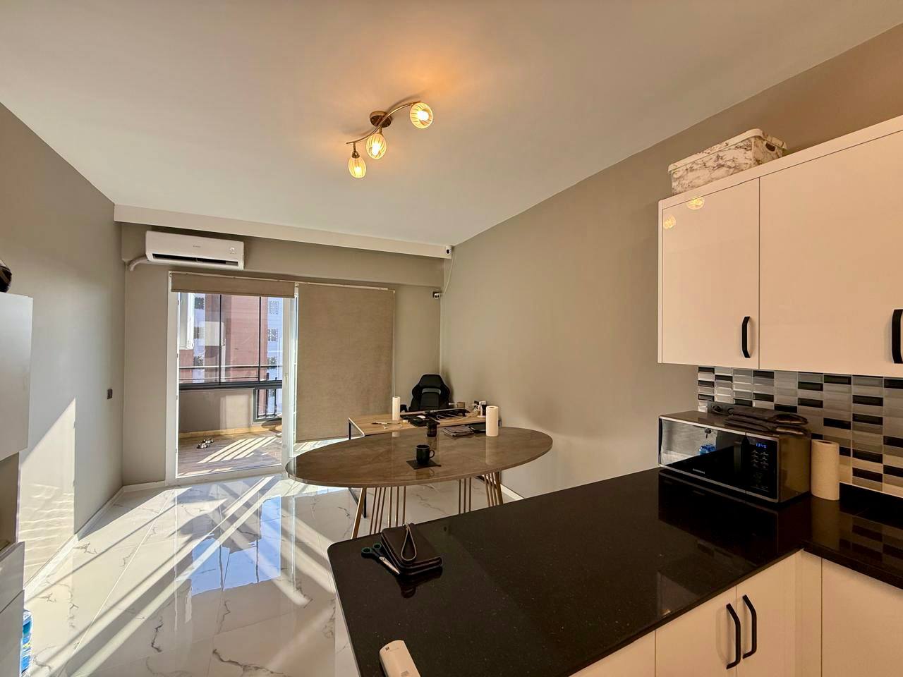 1+1-Apartment mit Möbeln und Haushaltsgeräten in Cesmeli, Mersin - As111011v