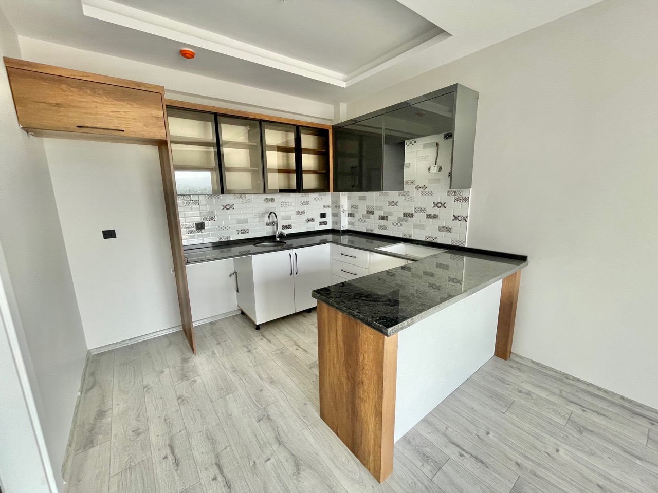 Neue Wohnung 1+1 Tomyuk, Mersin - Lv36547