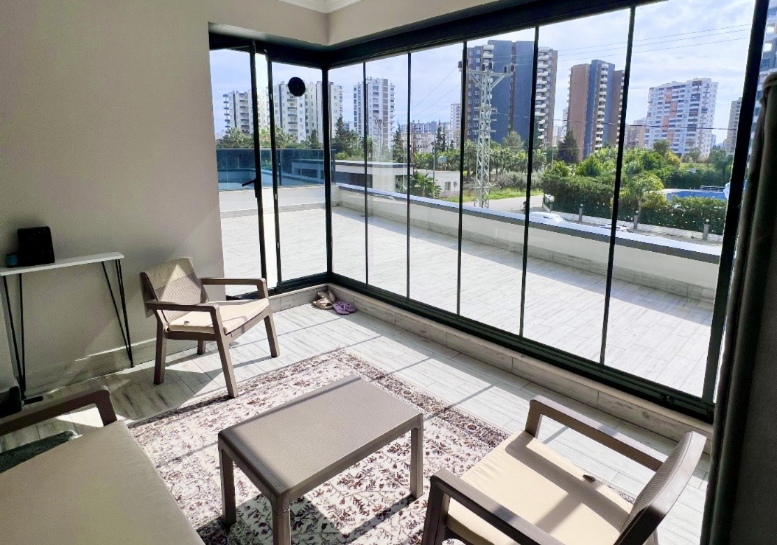 Кватэра з велізарнай тэрасай, 2+1 з мэбляй у Tedge, Mersin - IM792155