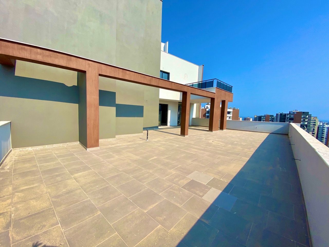 Apartment 2+1 with a huge terrace in Mezitli, Mersin - OH8324