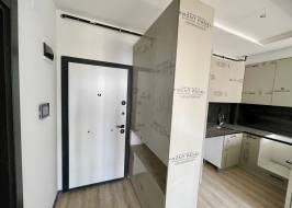 photo_5465480798128952100_y_original